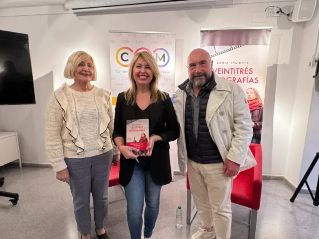 Éxito en la presentación de la novela “Veintitrés Fotografías” de Sonia Valiente en la Casa de la Dona