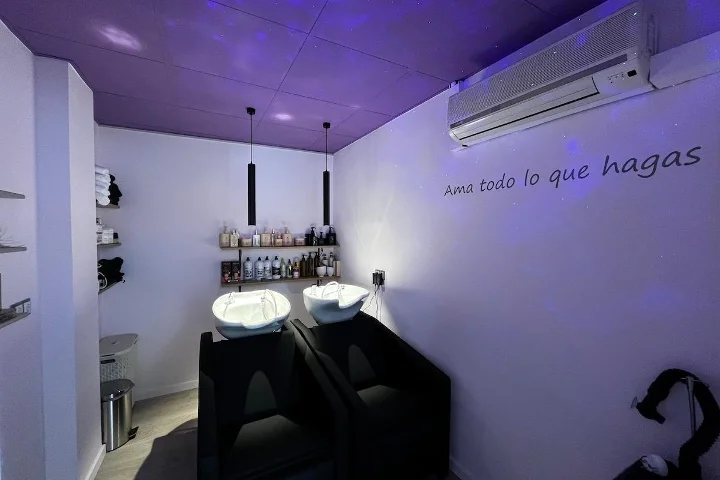 Mrs. Curly By Loli Díaz